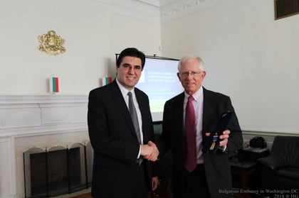 Deputy Prime Minister Zaharieva Gave an Award to Eugene Schuyler for his Contribution towards the Liberation of Bulgaria