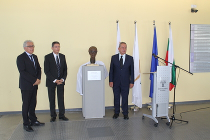 В Университета на Кипър се състоя церемония по откриването на бюст-паметник на Джон Атанасов