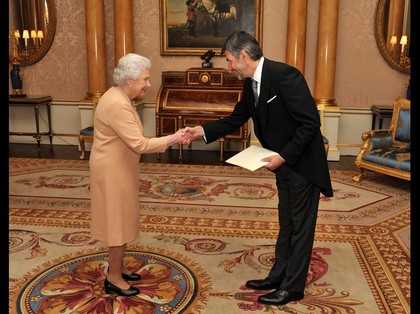 Посланик Константин Димитров връчи акредитивните си писма на кралица Елизабет II