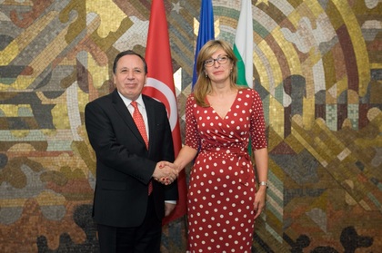 Minister Zaharieva: Tunisia Becomes Successful Image of Transition to Democracy