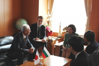 Посланик Георги Василев се срещна с японския министър на образованието, културата, спорта, науката и технологиите