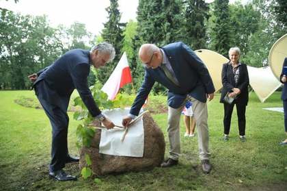 Donation of one hundred Bulgarian rose-bushes to the Royal Lazienki Museum in Warsaw