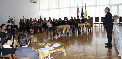 Среща с ученици, участвали във финалния кръг на олимпиадата по български език в град Одеса.