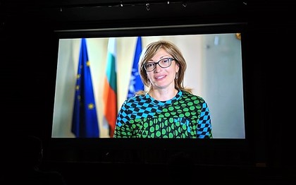 Екатерина Захариева поздрави българската общност в Барселона с предстоящото откриване на консулство