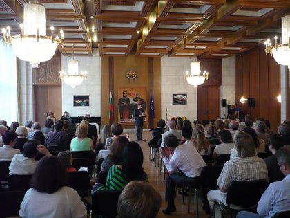 Посланик Бойко Коцев връчи дипломи на изучаващите български език в Русия