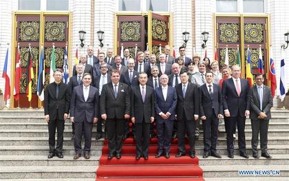 5月17日中国外交部部长王毅跟欧盟大使和27个欧盟国家外交开见面会。