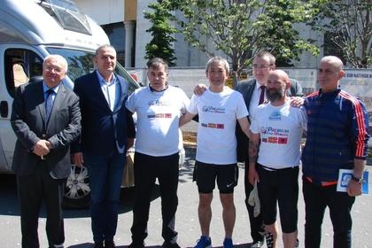 Pas 15 ditësh dhe 1200 km atleti Krasse Gueorguiev përfundoi maratonën e Korridorit 8 në Durrës