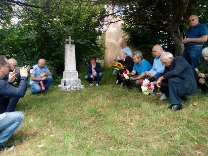 Поклонение в памет на Генчо Неделев събра родолюбиви българи в Божица