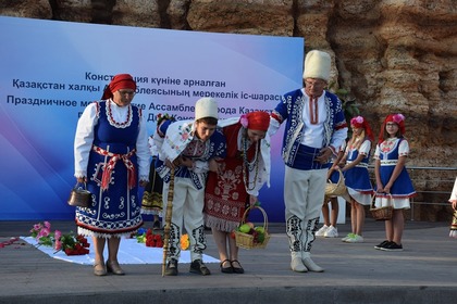 Българският етнокултурен център „Злата“ участва в честванията на Деня на Конституцията на Казахстан 