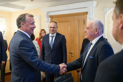 Посланик Атанас Кръстин проведе среща с  губернатора на Свердловска област Алексей Орлов
