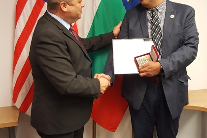 Consul General Ivan Anchev presented an award to Luis Narvaez,Strategic Project Director for the Office of Language and Cultural Education at the Chicago Public Schools
