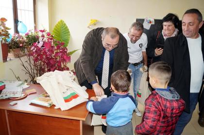 Urime për Vitin e Ri nga Bullgaria për fëmijët e Gollobordës