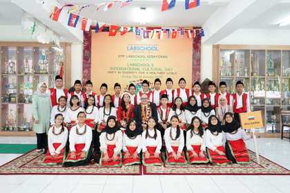 Посланик Петър Андонов взе участие в Labschool International Cultural Day в Джакарта