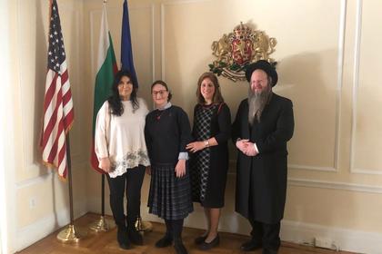 Генералният ни консул се срещна с детето, което благодари на България за спасяването на българските евреи