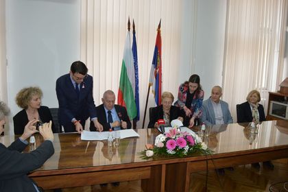 Посланикът на България в Сърбия подписа споразумение за реконструкция на българския лекторат в Белградския университет