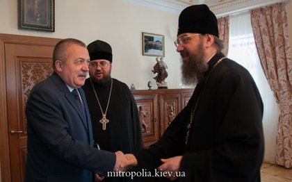 Среща на посланик Красимир Минчев с митрополит Антоний.