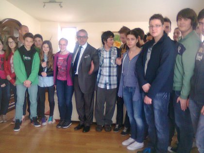 Участие на словенски ученици от гр. Целье в инициативата „Европейско село” с представяне на България