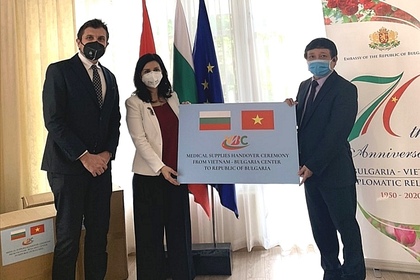 Виетнам дари 10 000 маски на Българския червен кръст
