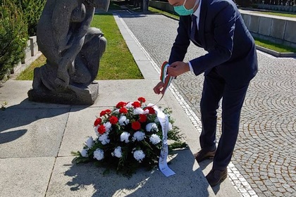 Посланик Първанов отдаде почит на българските воини, загинали в Пражкото въстание 