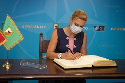 Генералният консул Таня Димитрова посети базата на НАТО до Милано