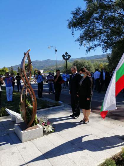 Посланик Ангел Ангелов откри паметник на загиналите българи при потъването на кораба „Илинден“