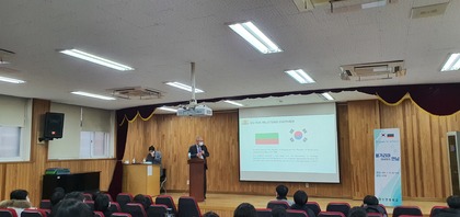Посланик Драганов изнесе лекция пред гимназиални ученици