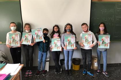 Българските деца във Валенсия бяха зарадва с шоколадови календари   