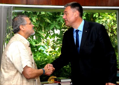 Посланик Петко Дойков се срещна с губернатора на Делхи