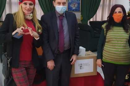 Участничката в документалния филм „Медена Земя“ Атидже Муратова разказа за живота си на среща с посланик Ангелов