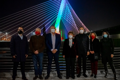 Емблематичният мост "Милениум" в Подгорица засия в цветовете на българското знаме