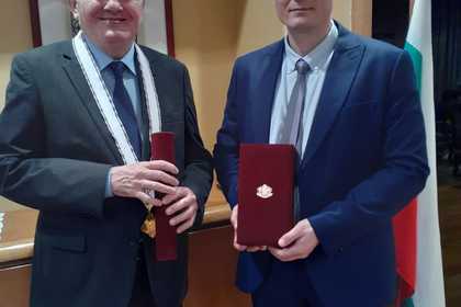  Посланикът на Аржентина в България Алберто Труеба бе награден с орден „Мадарски конник“ - първа степен
