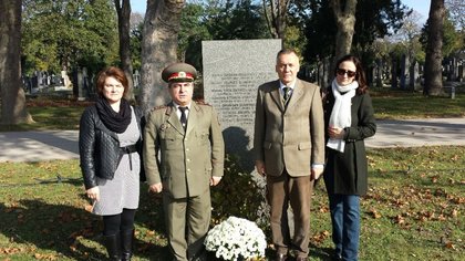 Отдаване на почит към паметта на българските офицери и войници, загинали във войните