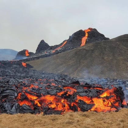 Няма сигнали за бедстващи български граждани във връзка с изригването на вулкан в Исландия 