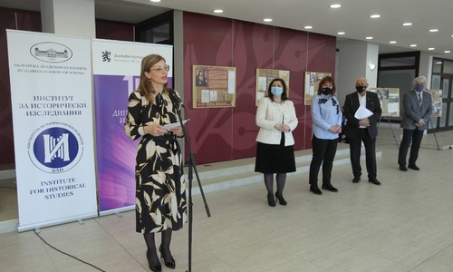 Екатерина Захариева откри изложбата „150 години Българска екзархия“