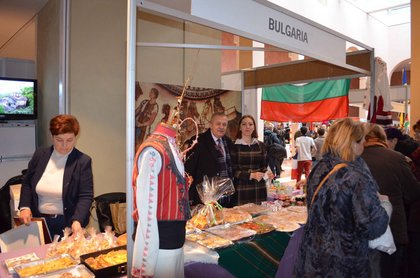 Българско участие в ХХІІ Благотворителен базар на Международния женски клуб - Киев