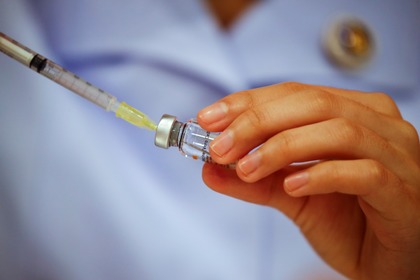Ваксинация срещу COVID-19 на чужденци, без медицинска застраховка в Чешката република, които пребивават на нейна територия