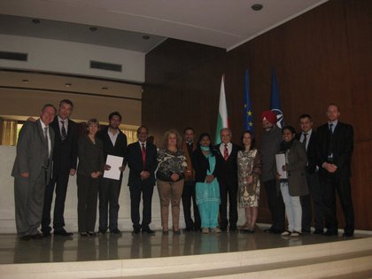 Връчване на сертификати на участниците в програмата „Обмяна на знания по въпроси на българската култура и образование”