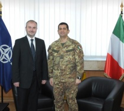 Среща на посланик Данчев с командващия КФОР 