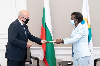 Ambassador Milkov presented his credentials to the Secretary General of IOF