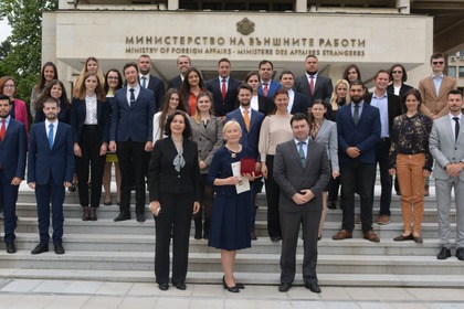 Professor Dr. Ingrid Shikova received the annual honorary award of the Diplomatic Institute