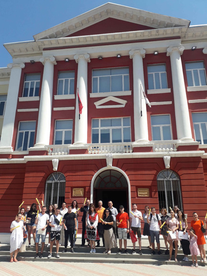 Посланик Момчил Райчевски връчи сертификатите на участниците в първото Лятно училище по български език в Университета в Тирана