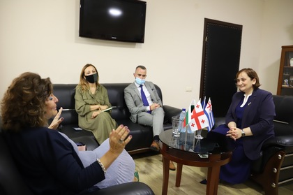 Посланик Иванова се срещна с министъра на културата на Автономна Република Аджара при откриването на изложбата „Визуални емоции от България“
