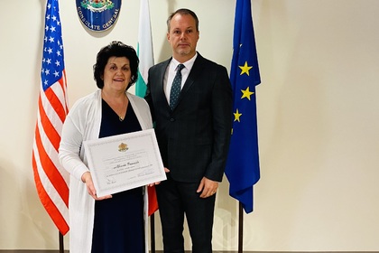 Почетни грамоти на МВнР за фолклорните изпълнители Иван и Цветанка Варимезови