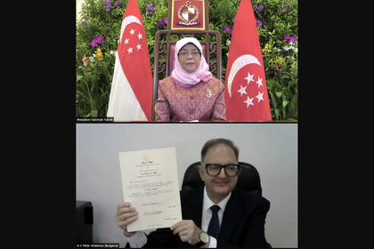 Посланик Петър Андонов връчи акредитивните си писма на президента на Република Сингапур Халима Якоб