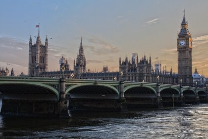 Англия опростява системата за международни пътувания, свързана с пандемията от коронавирус