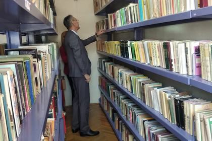 Посланик Петко Дойков посети Народна библиотека "Детко Петров" в Цариброд