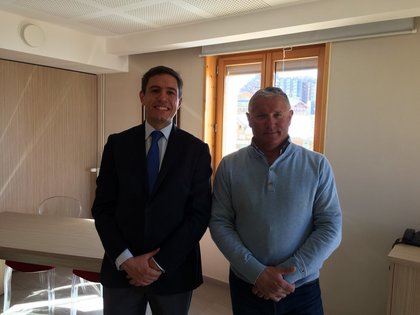 Среща на посланик Ангел Чолаков с кмета на Алп д‘Юез