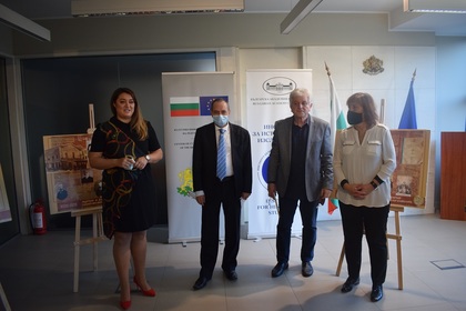 Изложба „150 години Българската екзархия“ беше открита в Културно-информационния ни център в Скопие 