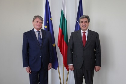 Deputy Minister Todor Churov receives copies of the credentials of the newly appointed Ambassador of Qatar