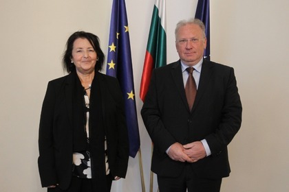 Minister Svetlan Stoev received the Ambassador of Algeria Latifa Benazza